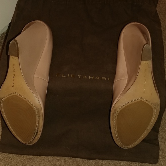 Elie Tahari Nude Patent Wedge - Picture 6 of 6